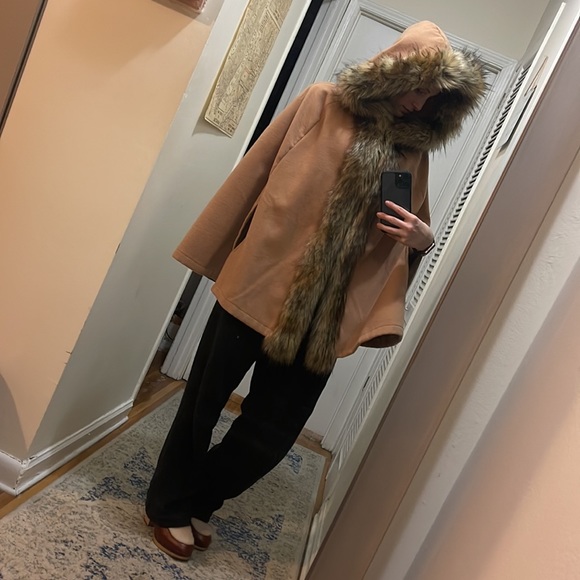 ✨Fabulous furs faux fur trimmed poncho✨ - Picture 1 of 15